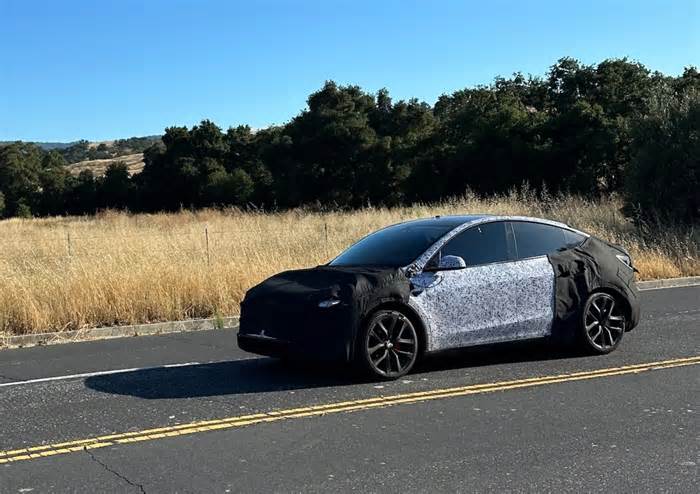 Tesla Model Y Juniper Performance Prototype Spotted In The Wild