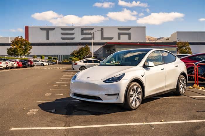 Tesla Stock Outlook: Is Wall Street Bullish or Bearish?