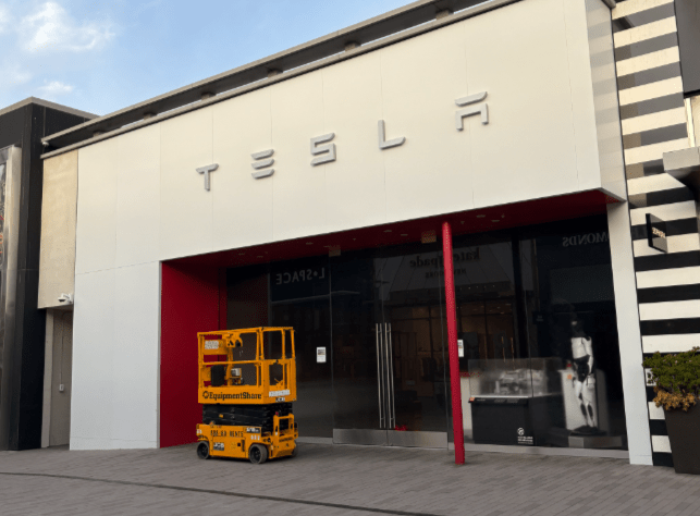 Tesla showroom among shops no longer at Westfield UTC mall
