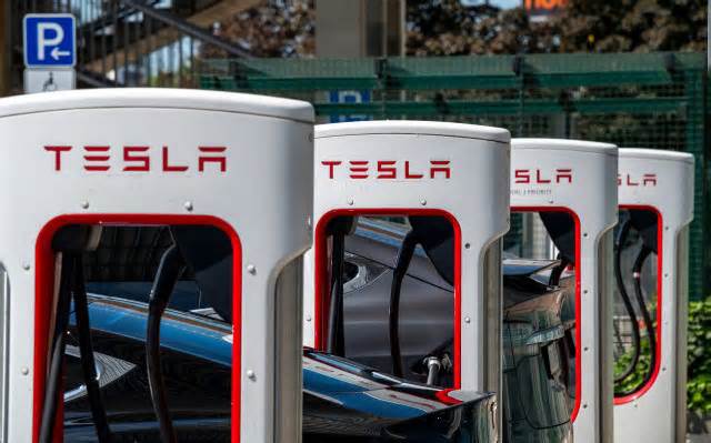 Tesla unveils world's largest Supercharger site: 'Project Oasis'