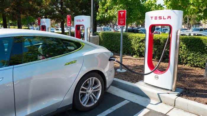 What Happens If A Tesla Battery Drains To Zero? (And Would It Be Bad For Its Health?)