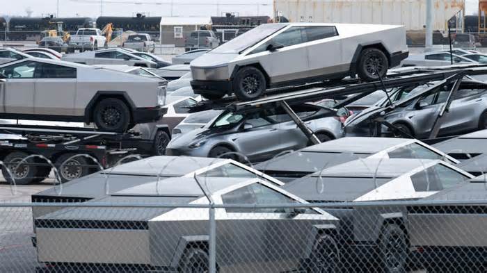 Tesla reportedly plans to halt production for one week on Cybertrucks, Model Y vehicles