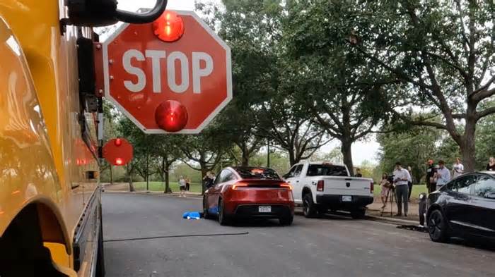 Tesla Critic Shows FSD Might Not Be Ready To Go Unsupervised Ahead of Robotaxi Launch