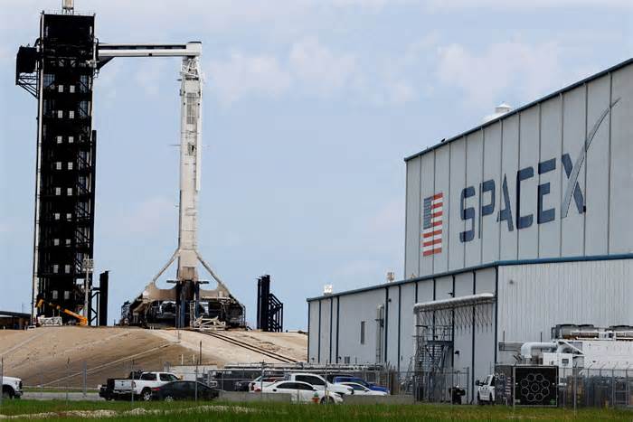 SpaceX valuation to hit around US$400 billion in share sale