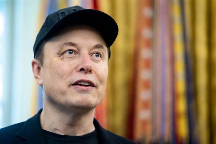 Elon Musk's Lawyers Make Bizarre Claim About His Tech Habits in Lawsuit