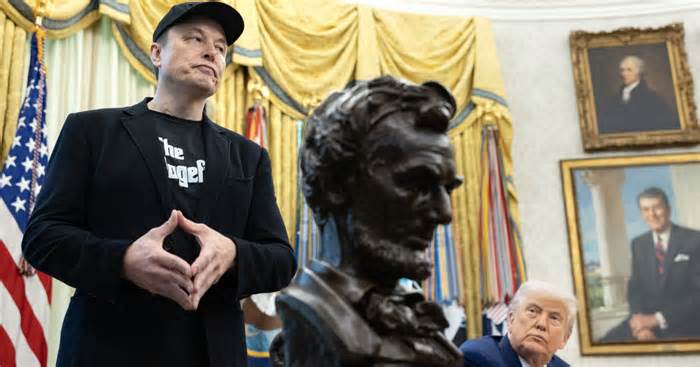 Tesla Loses Another Top Sales Exec As Demand Drops And Pressure Mounts