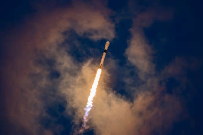 SpaceX scoops up another national security launch while ULA faces scrutiny