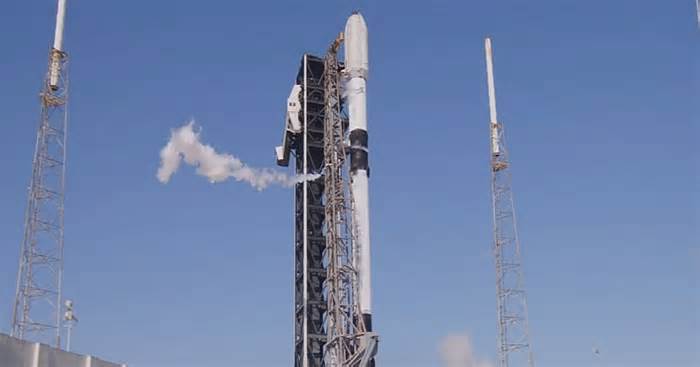 Lunchtime liftoff: SpaceX set for 2nd rocket launch Wednesday