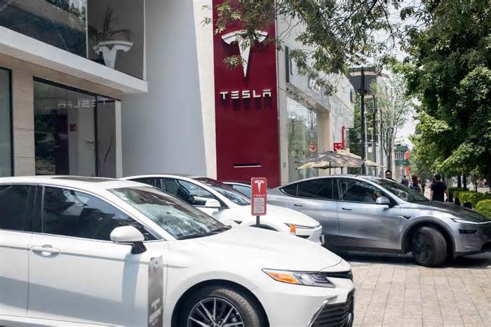 Tesla Has a Leg Up on Self-Driving Car Competitors, Says Goldman Sachs Ahead of Robotaxi Launch