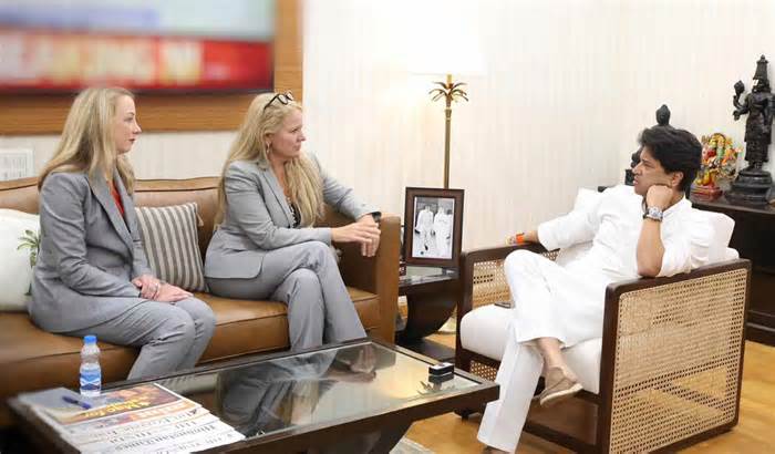Jyotiraditya Scindia meets SpaceX chief, appreciates licence granted to Starlink in India