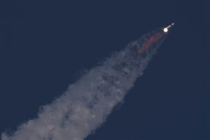 Latest SpaceX launch of Starship rocket tumbles out of control and falls apart