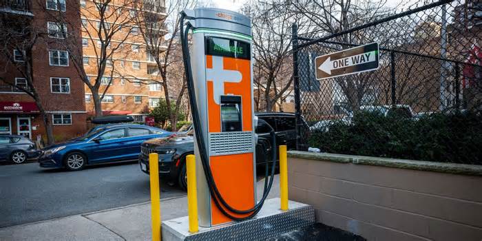 Will Tesla’s EV Charging Slowdown Supercharge Competitors?