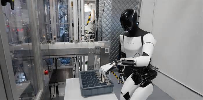 Tesla’s head of Optimus humanoid robot leaves the ‘$25 trillion’ product behind