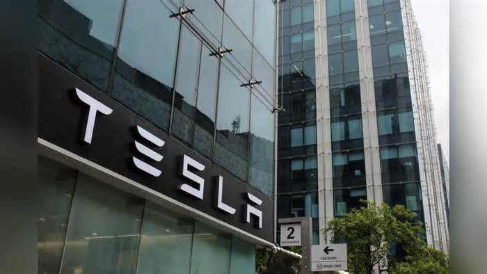 Musk warns of 'rough' patch ahead after Tesla's weakest quarter in years