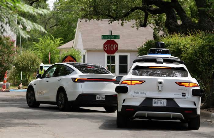 Tesla expands Austin robotaxi service area again