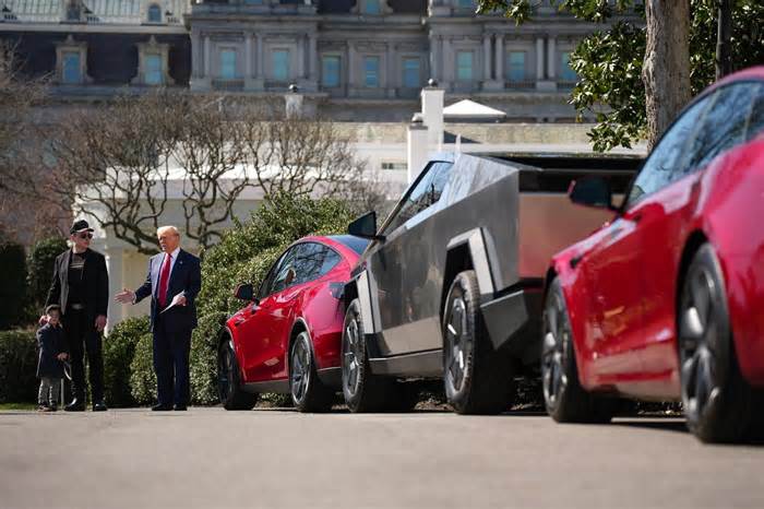 Tesla's Stumbles Won't Tank U.S. EV Sales. But Don't Expect A Boom