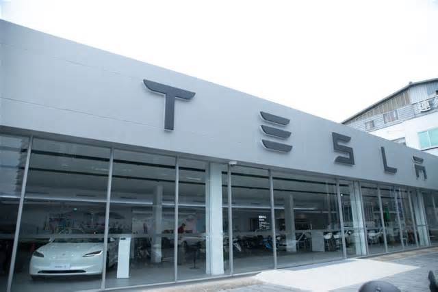 Tesla demands supplier relocation in face of falling sales; some opt to exit
