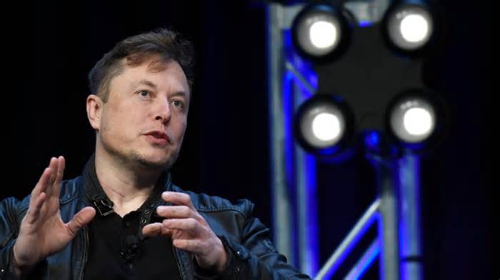 Elon Musk pulls back on threat to withdraw Dragon spacecraft