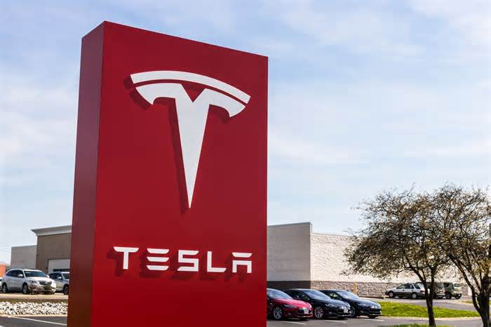 Tesla: When Fundamentals Don't Matter - Until They Do (Rating Downgrade)