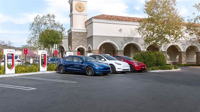 Everything You Need To Know About Tesla's Super Charger Network In The U.S.