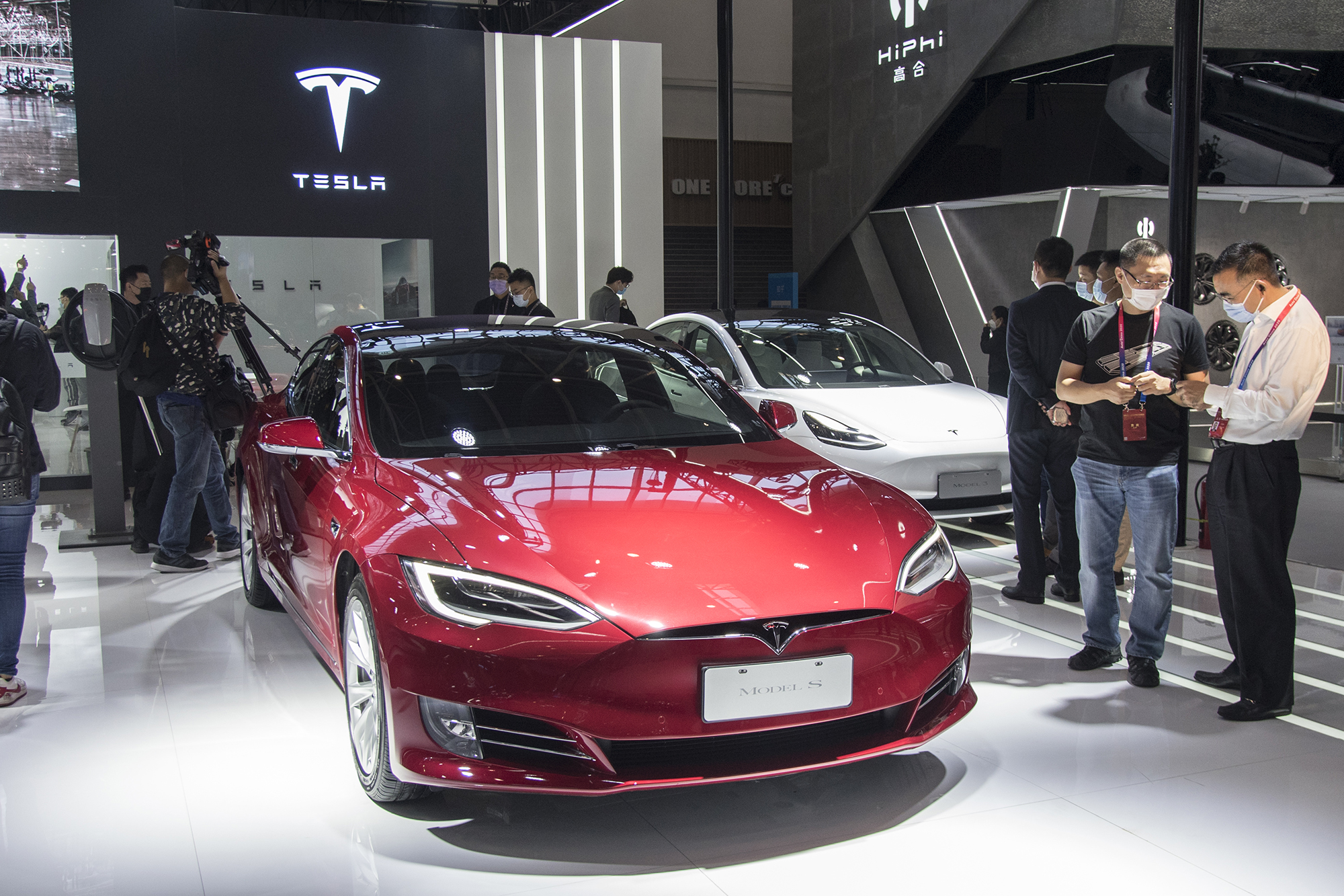 The new price of Tesla’s Model S is based on sex and pot jokes