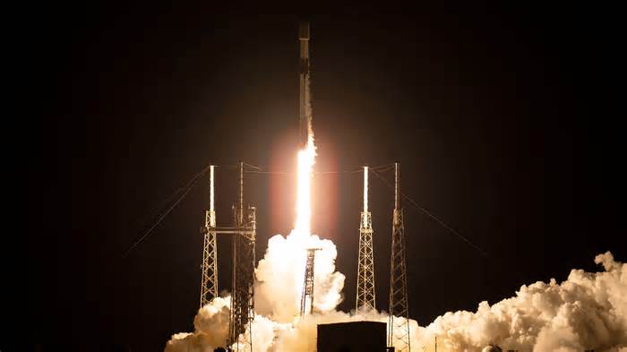 SpaceX launches 23 more Starlink satellites from Florida