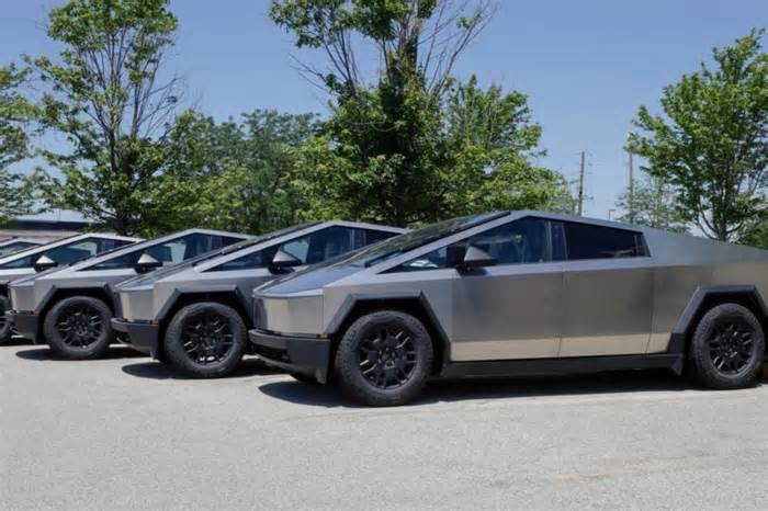 Gary Black Says A Smaller Tesla Pickup Truck Would Significantly Expand Earnings Potential, Calls The Cybertruck A 'Disaster'