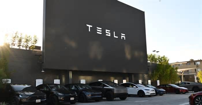 Tesla’s long-delayed 1950s-inspired diner and charging location is finally opening