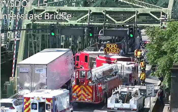 Federal Way semi-truck driver accused of triggering 7-vehicle wreck on I-5