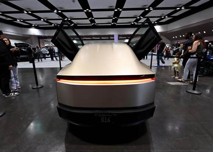 Testing The Tesla Model Y Juniper As A Robotaxi