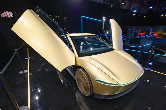 Elon Musk's Robotaxi Threatens Uber