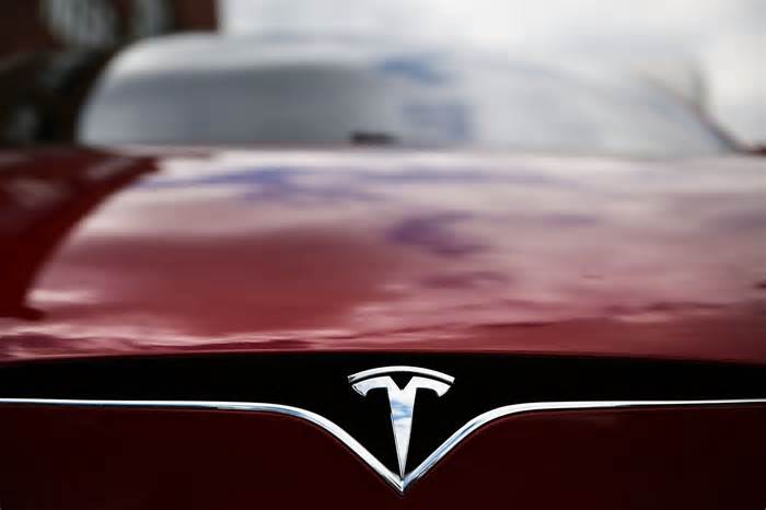 Tesla Ordered to Pay More Than $200 Million Over Fatal Autopilot Crash