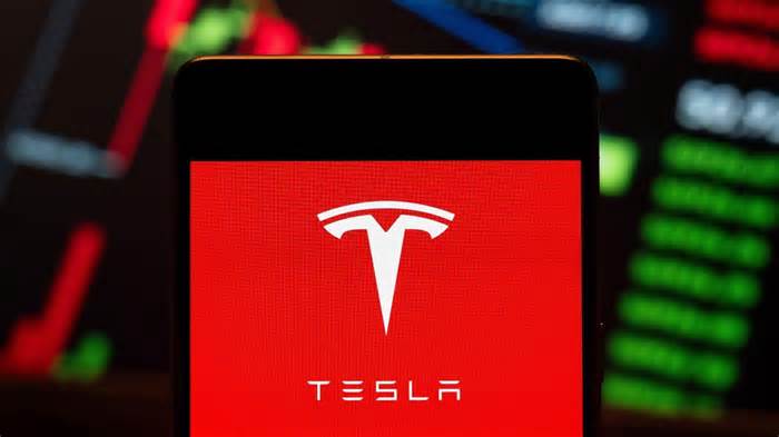5 Ways To Invest in the Tesla Ecosystem and Maximize Your Returns
