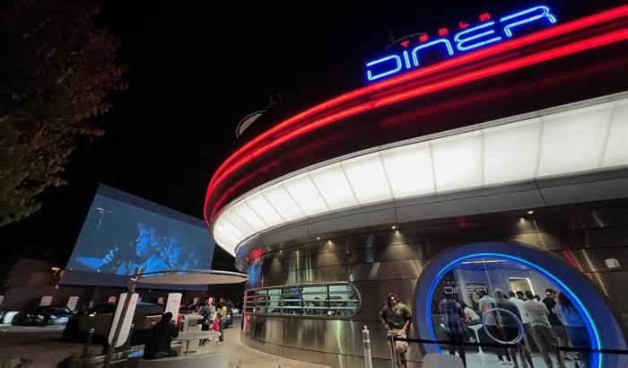 Elon Musk’s Nostalgic New Tesla Diner in Hollywood Will Please Tourists, His Cultists and Trend Chasers