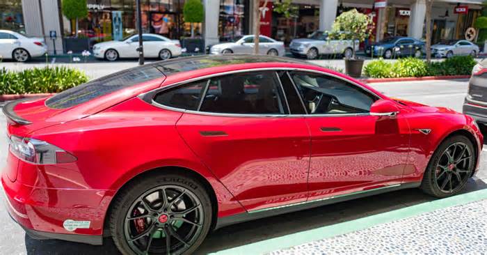 Watch: Tesla's Model Y Robotaxi Spotted Autonomously Driving in Austin