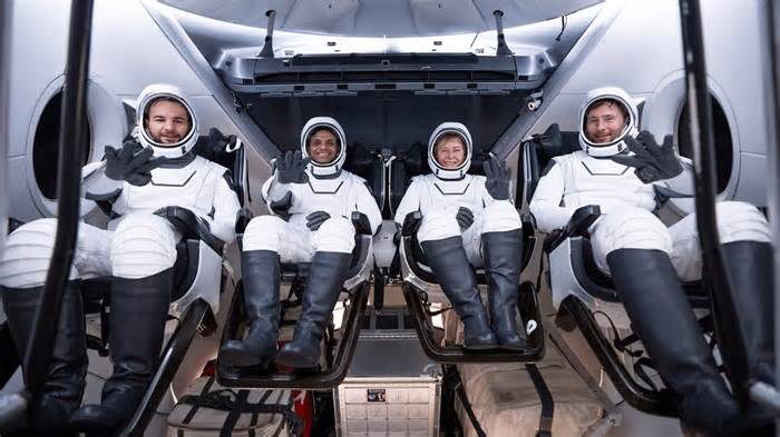 Contact, interlocking & ‘final welcome’. How SpaceX’s Dragon capsule will dock at ISS
