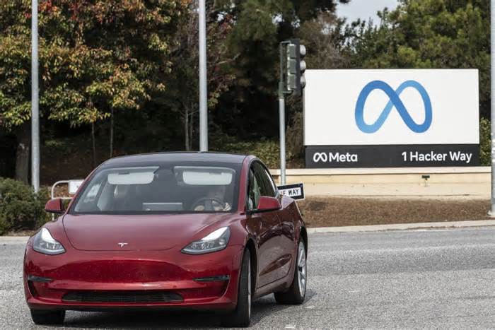 NHTSA closes Tesla deadly autopilot probe, opens new investigation over fixes