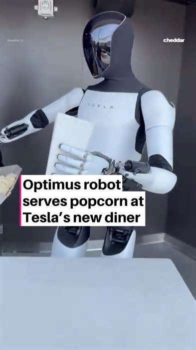 Optimus robot serves popcorn at Tesla’s diner