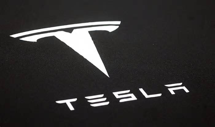 Tesla just canned a bigwig and denies hiring a ‘Head of Autonomy’ from GM