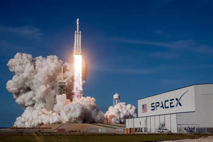 SpaceX eyes Monday for launch of Starlink and Tran ...