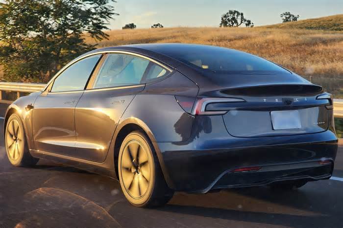 Is Tesla’s Robo Taxi on the Streets? Mysterious Model 3 Without Mirrors Seen in Palo Alto