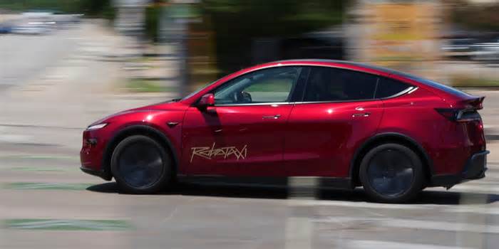 Tesla tells staff it plans to roll out its Robotaxi service in San Francisco this weekend