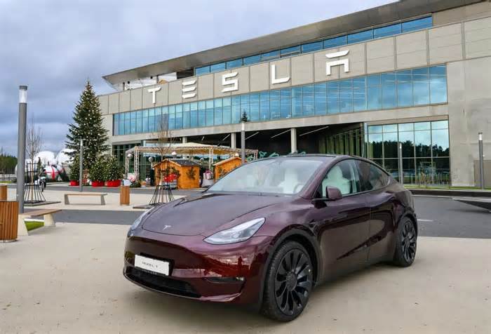 Tesla Beefs Up China Lineup With Quicker Model 3, Longer-Range Model Y