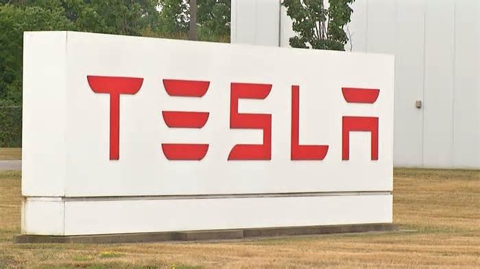 Activists urge NY to halt lease extension with Tesla