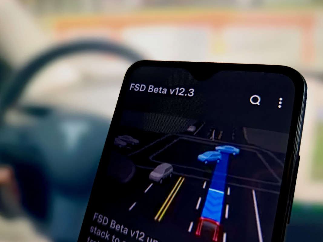 Tesla FSD makes terrifying mistake in viral video