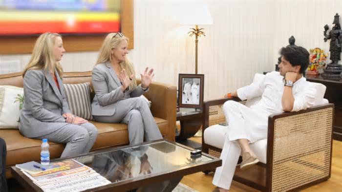 Starlink License ‘A Great Start,’ Says SpaceX COO In Meeting With Jyotiraditya Scindia