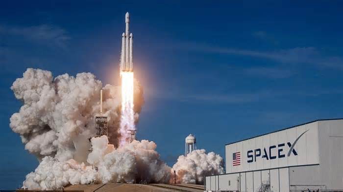 SpaceX postpones Amazon satellite mission due to weather conditions