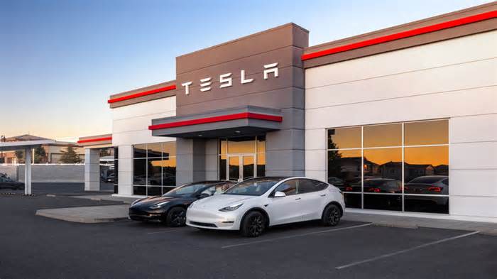 Tesla Faces New Challenges as Austin Factory Pauses Production; Stock Slides 4%
