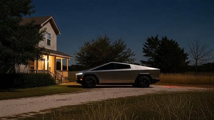 This Is Weird, My Tesla Cybertruck’s Alarm Woke Us Up, the Door Was Slightly Open, the Window Dropped For No Reason, and No One Was Around It