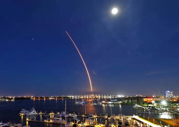 Best waterfront restaurants in Volusia County perfect for a SpaceX or NASA rocket launch